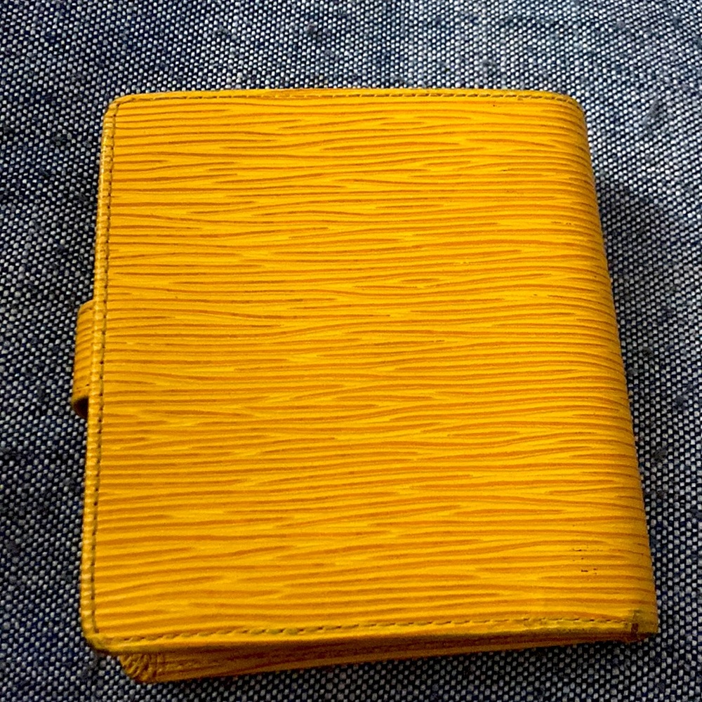 LV Epi Marco Snap Wallet, It is in good Condition!! Please look at Pictures!! - Picture 6 of 12